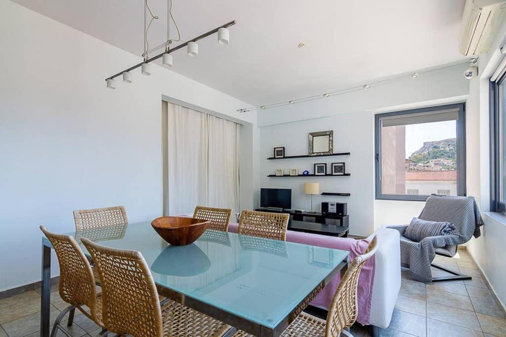 1bedroom House In The Center With Great View * Atény