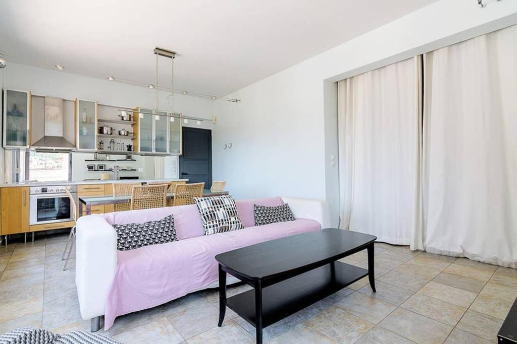 1bedroom House In The Center With Great View